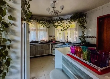 66e1caae-a8f2-46eb-8295-e7a013a0c568 Chácara completa à venda em Dois Irmãos — natureza, conforto e uma vista privilegiada!