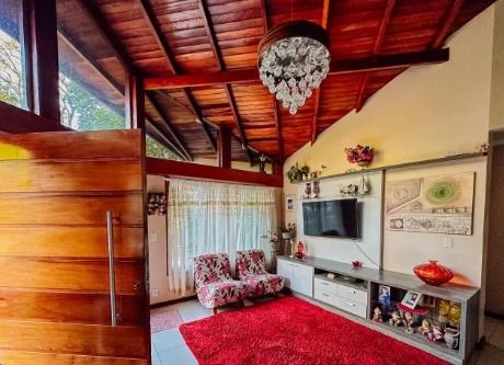 799167c9-9cb5-4fa6-9a49-b645259123dc Chácara completa à venda em Dois Irmãos — natureza, conforto e uma vista privilegiada!