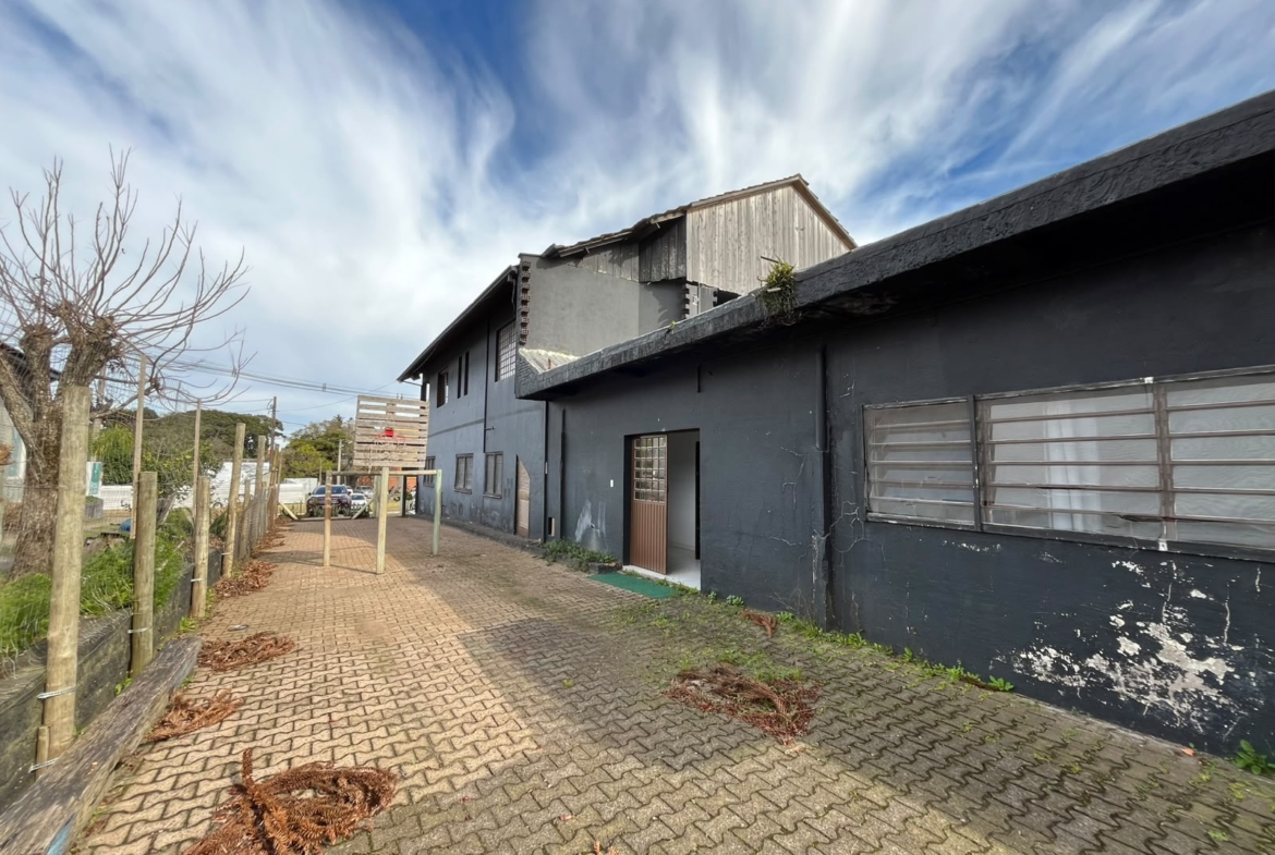WhatsApp Image 2026-07-10 at 11.37.48 (1) Prédio comercial à venda em Morro Reuter/RS | 603m² | Localização estratégica na BR-116